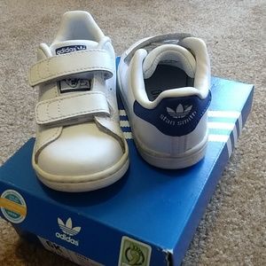 Adidas infant white with blue sneakers 6k